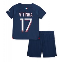 Fotballdrakt Barn Paris Saint-Germain Vitinha Ferreira #17 Hjemmedraktsett 2023-24 Kortermet (+ Korte bukser)